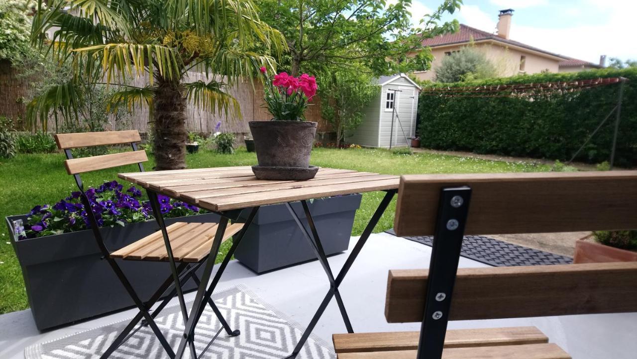 Fleurs De Cosmos Bed & Breakfast Albi Bagian luar foto